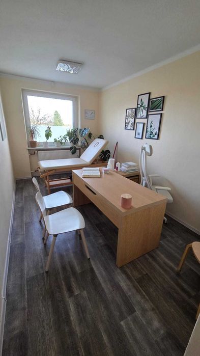 Wynajme lokal 16m2 + czesc wspolna WC, korytarz