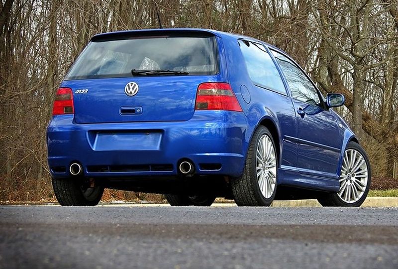 PARA-CHOQUES TRASEIRO PARA VOLKSWAGEN GOLF MK4 LOOK R32