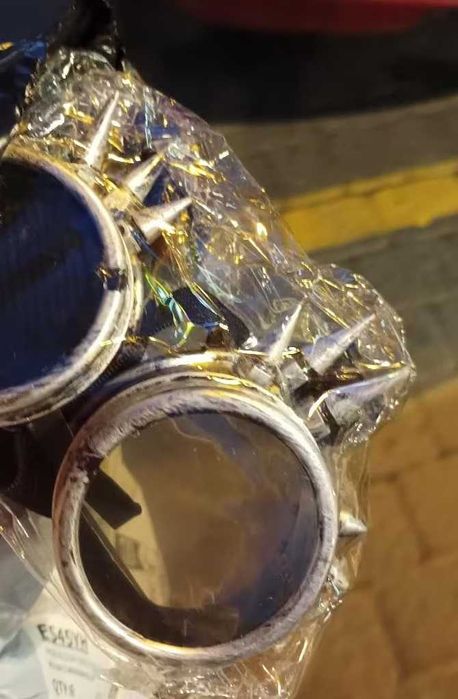 Punkowe okulary, gogle  przeciwsłoneczne z gumowym paskiem.