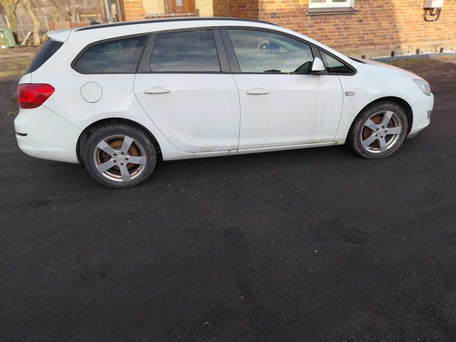 Opel Astra J 1.7 cdti 125km na części.