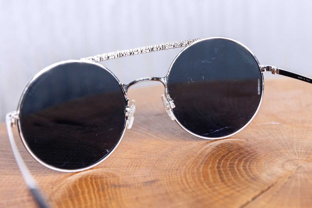Okulary przeciwsłoneczne Chanel okrągłe koloru srebrnego
