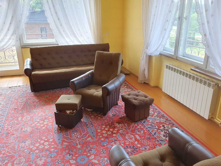 Dom z budynkami gospodarczymi - Widok 4