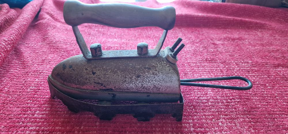 Ferro antigo  com  base