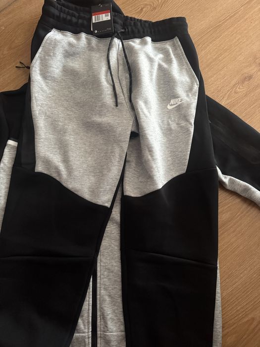 Nike tech preto e cinzento L