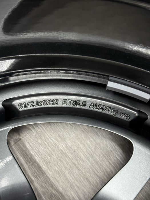 Оригінальний зимовий комплект Mercedes E 214 Мерседес А2144010300 Continental 245/45R19 275/40R19