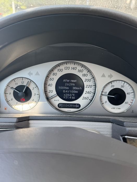 Mercedes-Benz E 220 — fotografia 9