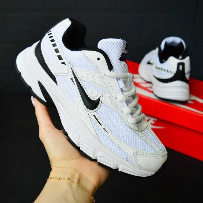 Nike Initiator White black білі з чорним кросівки жіночі найк кроссовки кросовки