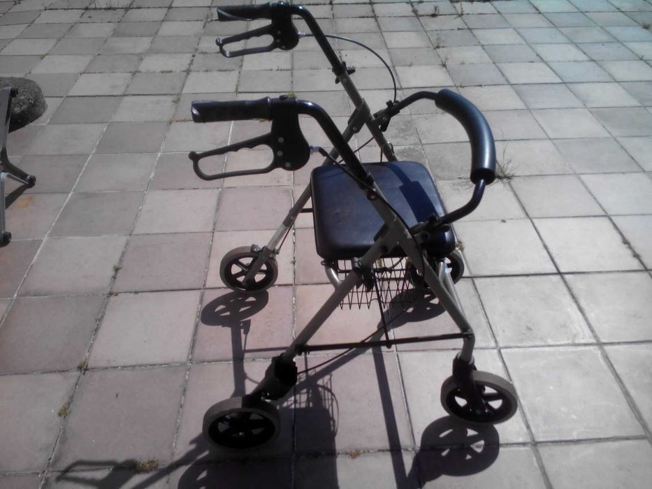 Fotel bujany wiklinowy