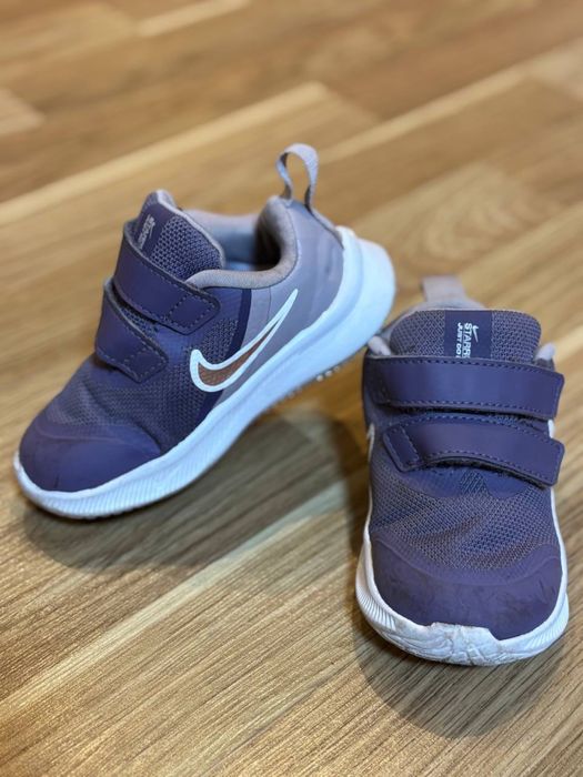 Дитяче взуття на дівчинку