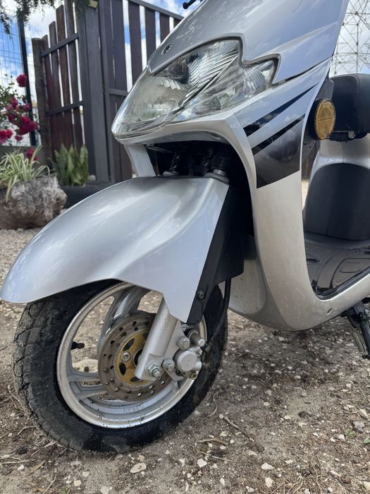 Scooter nova ainda com plasticos por retirar