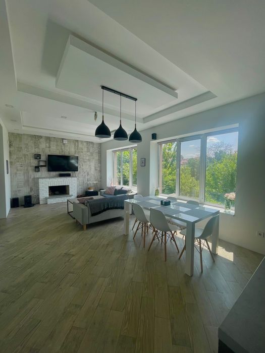 Продам будинок з гаражем в районі 18 школи!