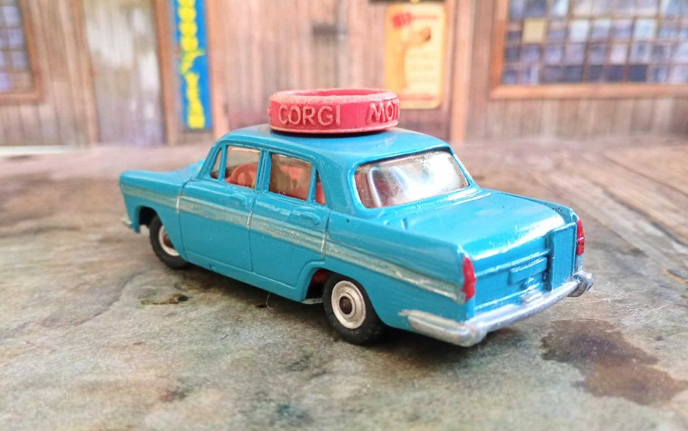 Austin A 60 - De Luxe Saloon Motor School car Corgi Toys n°236 de 1953 1/43