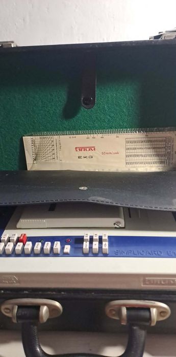 Elektrokardiograf EKG SIMPLICARD E10 FARUM 1979 PRL w walizce