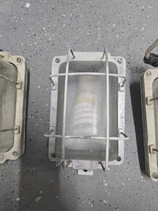 Lampa ścienna żeliwna garażowa 4szt