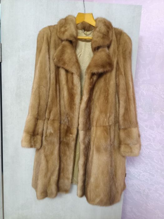 Продам норкову шубу Pierre cardin