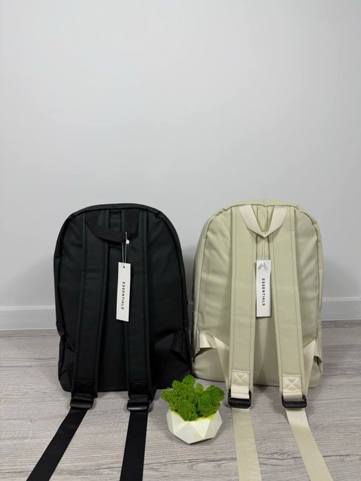 Рюкзак Essentials в наявності