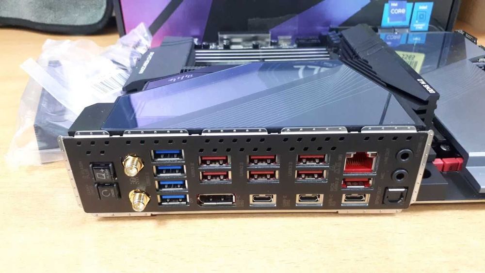 Материнська плата Gigabyte Z790 Aorus Master X