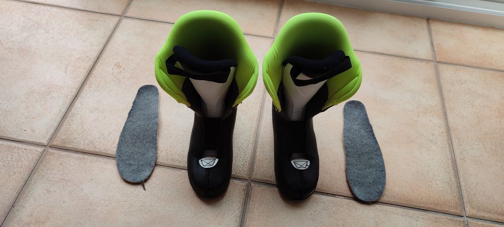Vendo botas de ski em muito bom estado número 23,5 serve do 33 ao 36