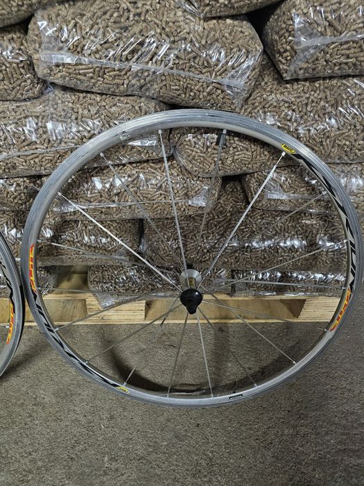 Vendo rodas Mavic e rolo de treino