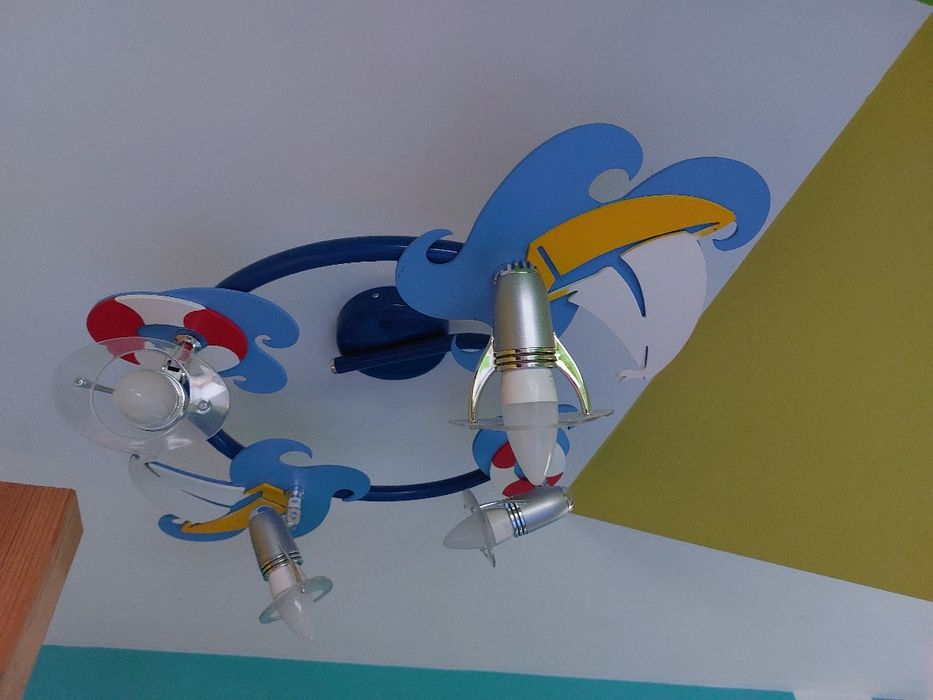 Lampa  sufitowa do pokoju dziecięcego.