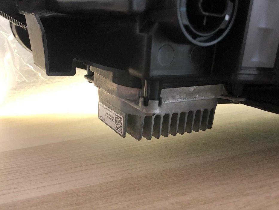 Farol Tesla Model 3 / model Y - Direito- Original Matrix LED
