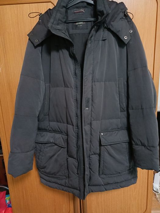 Теплий пуховик з капюшоном