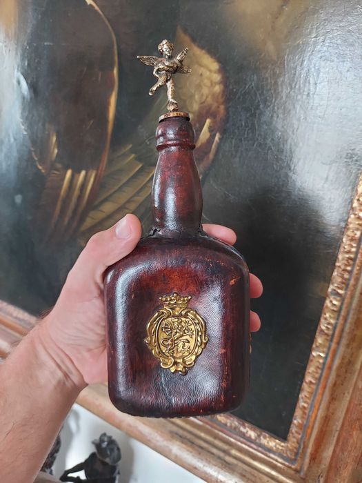 Karafka heraldyczna z herbem