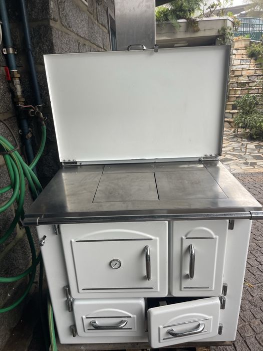 Fogão de lenha pouco uso