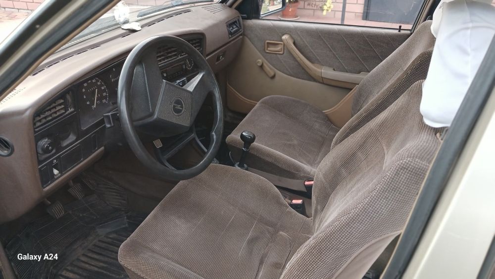продам автомобіль опель аскона