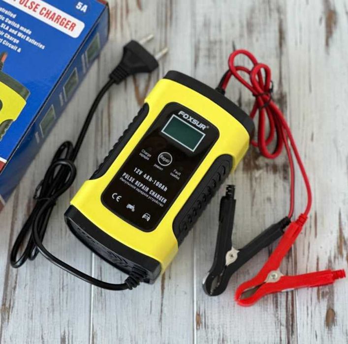 Зарядное устройство для автомобильного аккумулятора  12V 5A