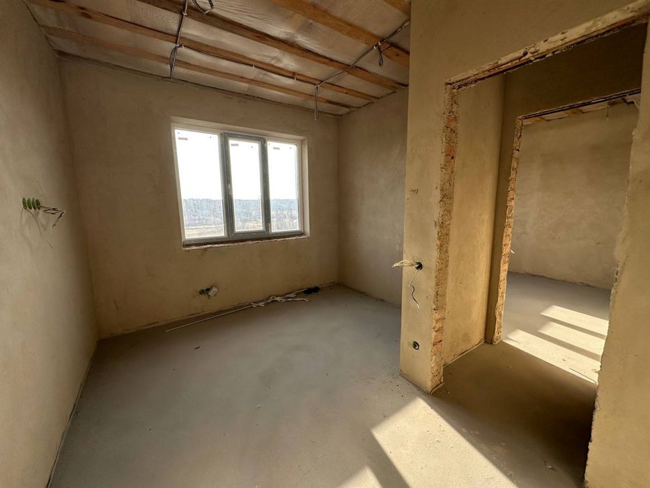 Продам котедж з міськими комунікаціями та гаражем