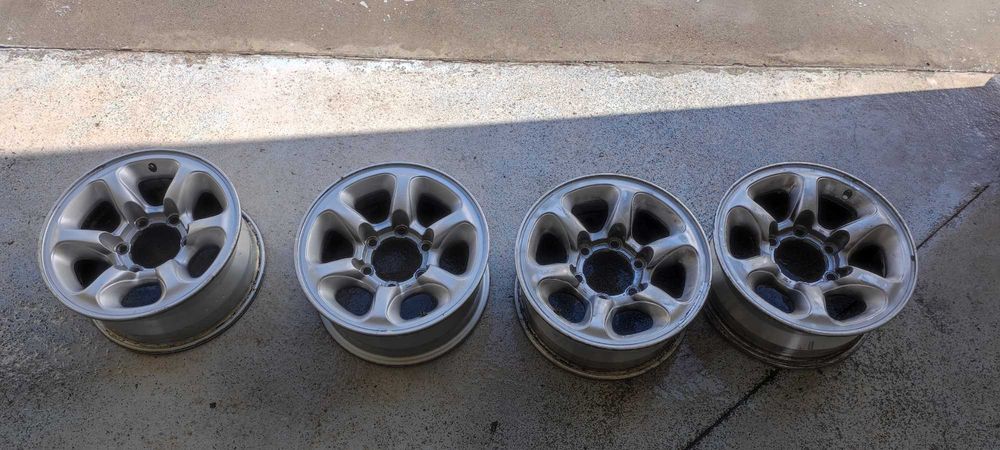 4x Jantes Pajero R15 6x139.7 ET +10 offset Alumínio