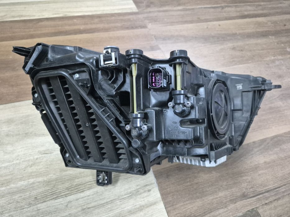 Фара audi q3 83A