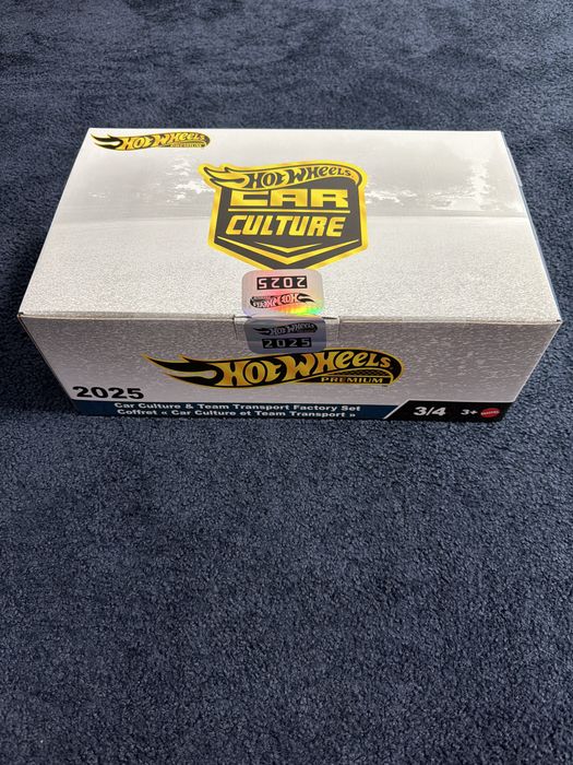 Hot wheels premium factory set car culture & team transport 3/4 box 2025 2x chase ferrari 499p i bugatti bolide