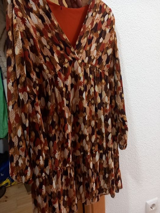 Varios vestidos como novos