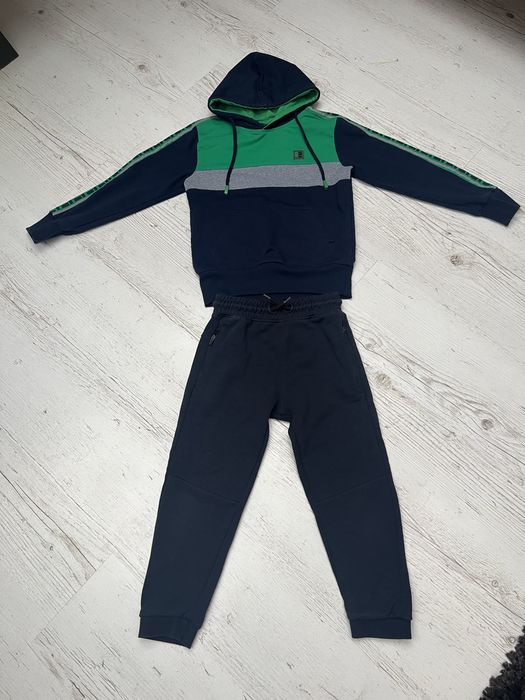 Куртка, штани.