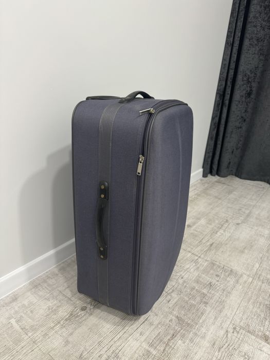 Чемодан дорожний