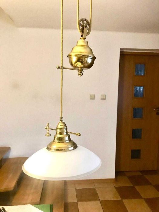 Lampa-stylowa-mosiezna-z przeciwwaga