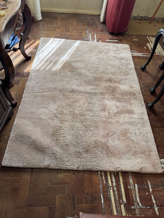 Tapete MONTANA bege-rosado de pelo alto USADO – 133 × 190 cm