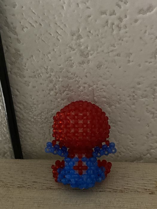 Людина-павук із бісеру