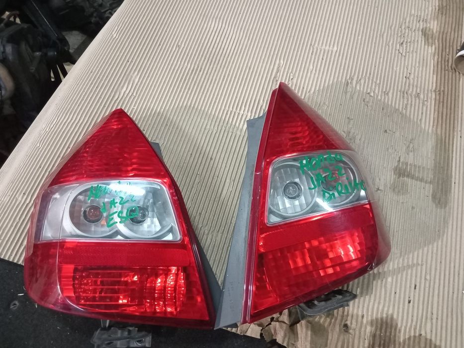 Conjunto de Lanternas Traseiras (Esq. e Dir.) Para Honda Jazz 2003
