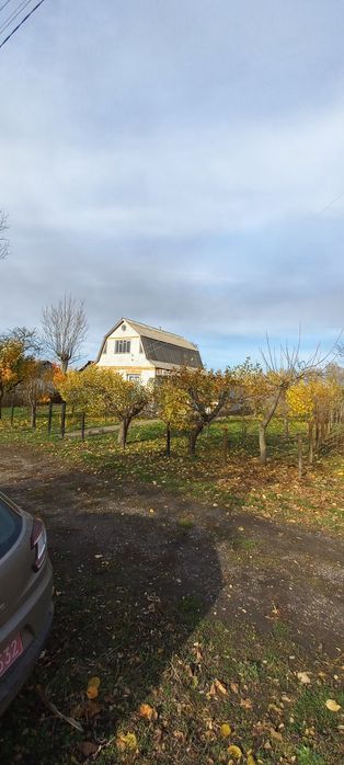 Продаж будинку. Прямий вихід до водойми