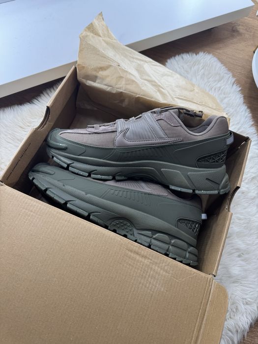 ミー Кросівки Nike Zoom Vomero Roam MINK BROWN MEDIUM OlLIVE FV2295-20