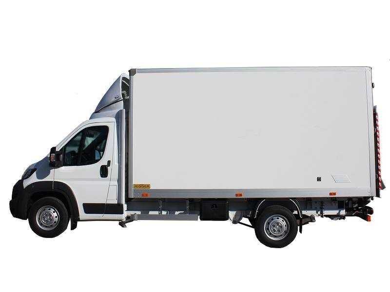 Transport palet przewóz palet towarów auta z windą palety meblemaszyny