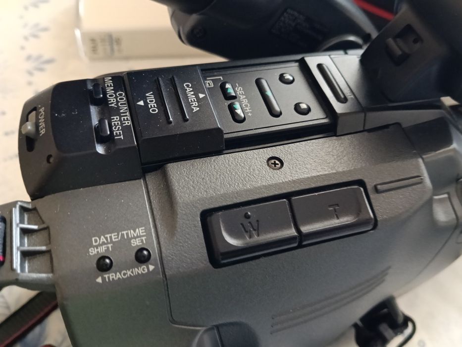 câmara de filmar Grundig LC 215c para peças.Mala e cassete incluída