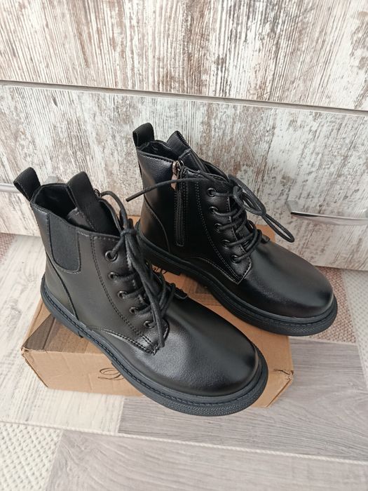 Нові ботінки для дівчинки