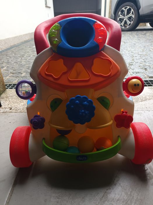 Andarilho chicco "primeiros passos musicais"