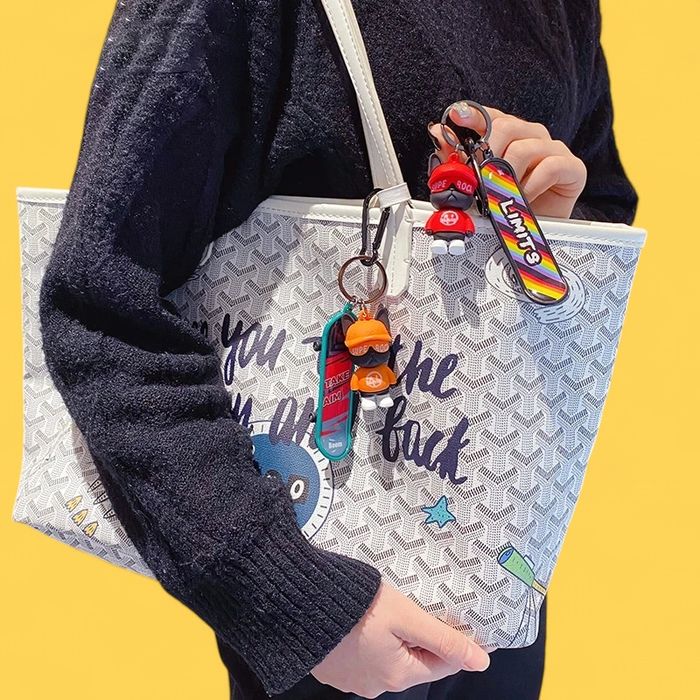 Трендовый Брелок для ключей собака со скейтом брелок Сноубордист