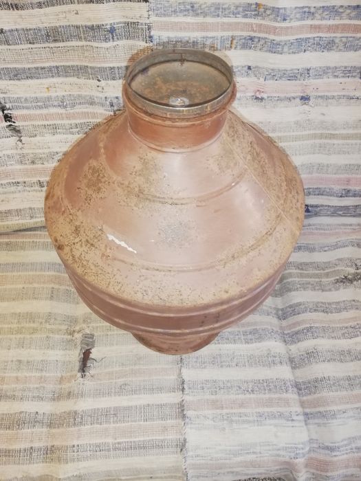 Pote metálico antigo