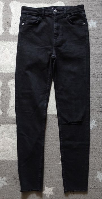 Czarne jeansy wysoki stan Bershka rozm. 34 XS dziury skinny rurki